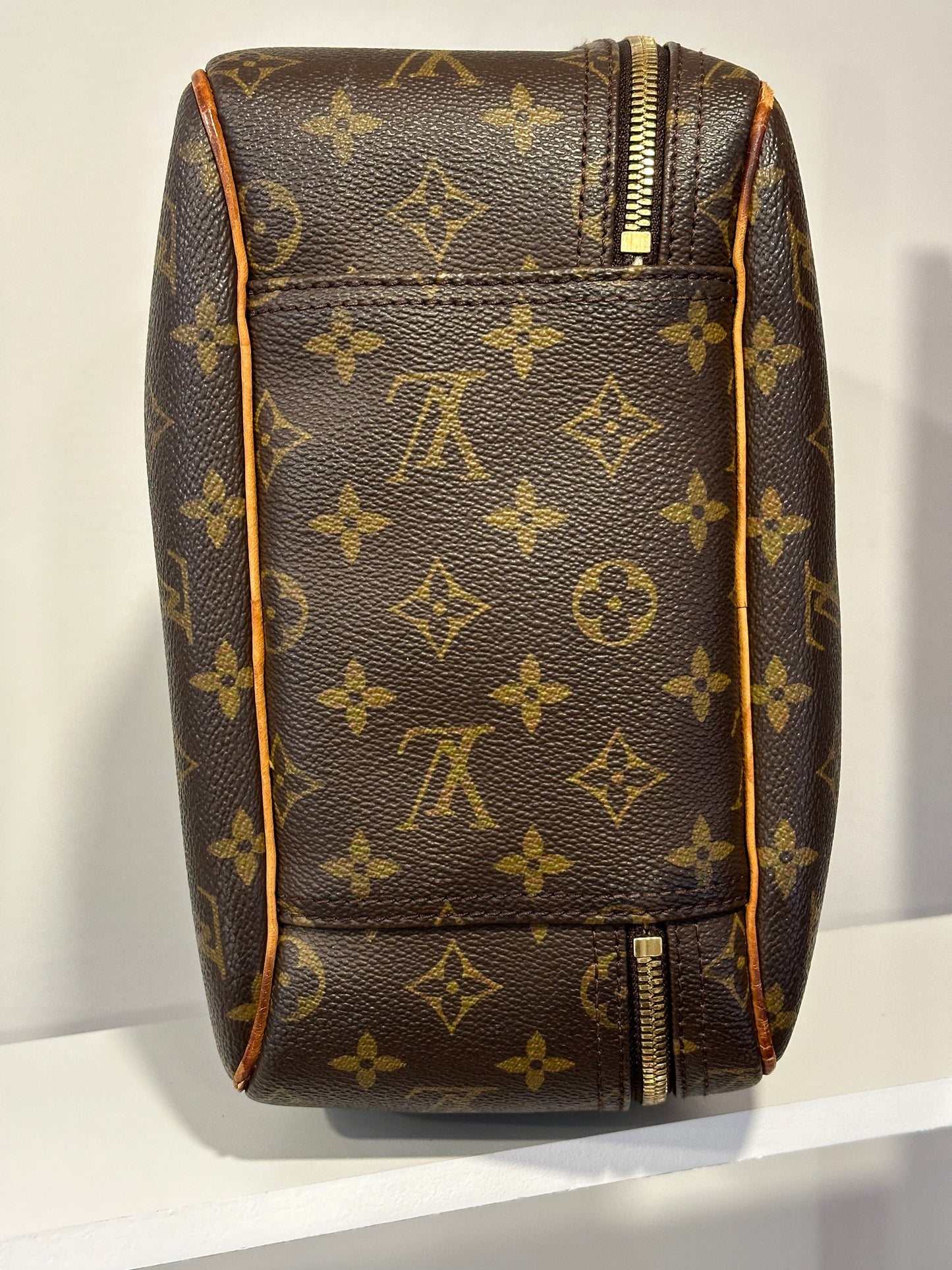 Pre-Owned Louis Vuitton Vintage Excursion Bag