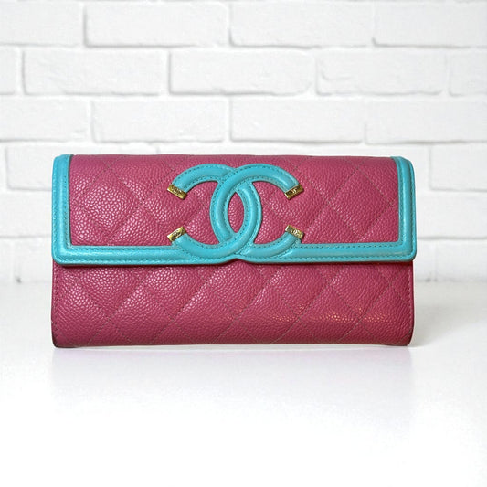 Pre-Owned Chanel Quilted Caviar Filigree Wallet