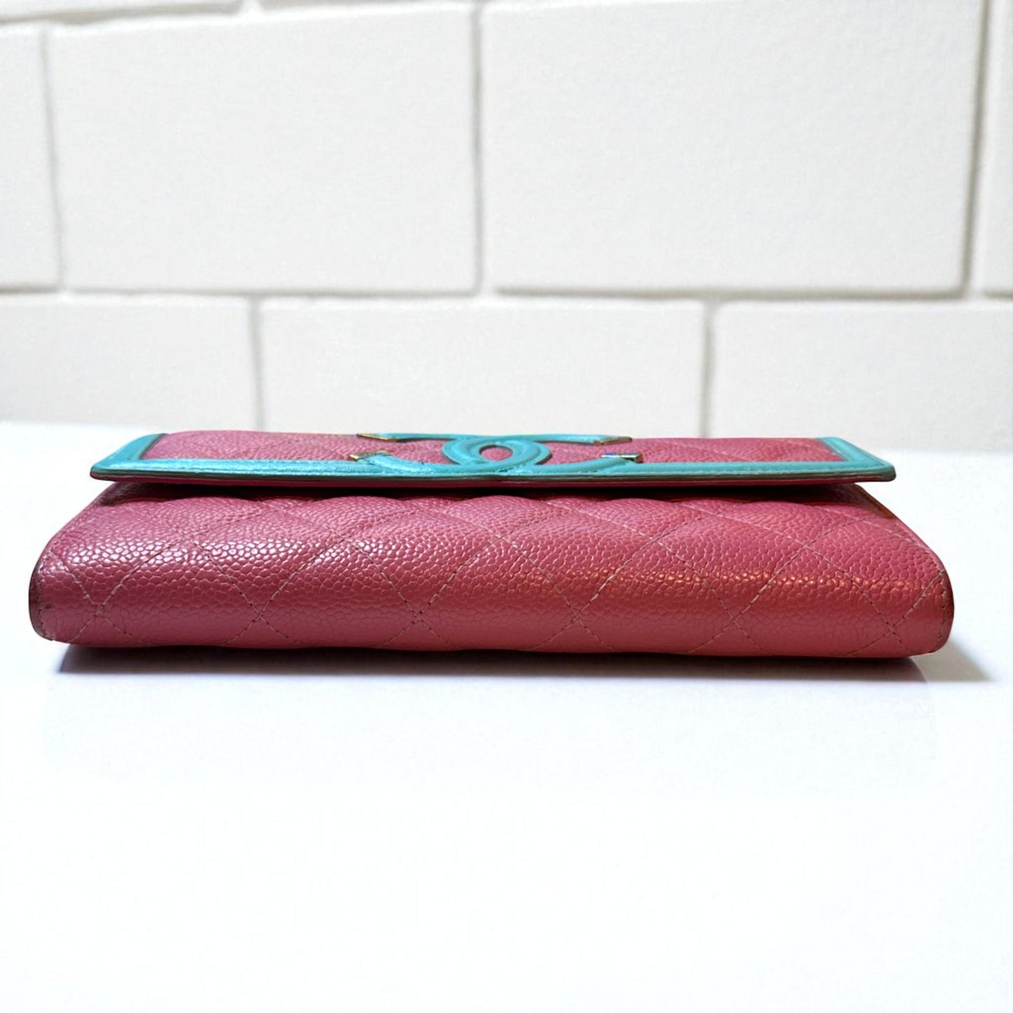 Pre-Owned Chanel Quilted Caviar Filigree Wallet