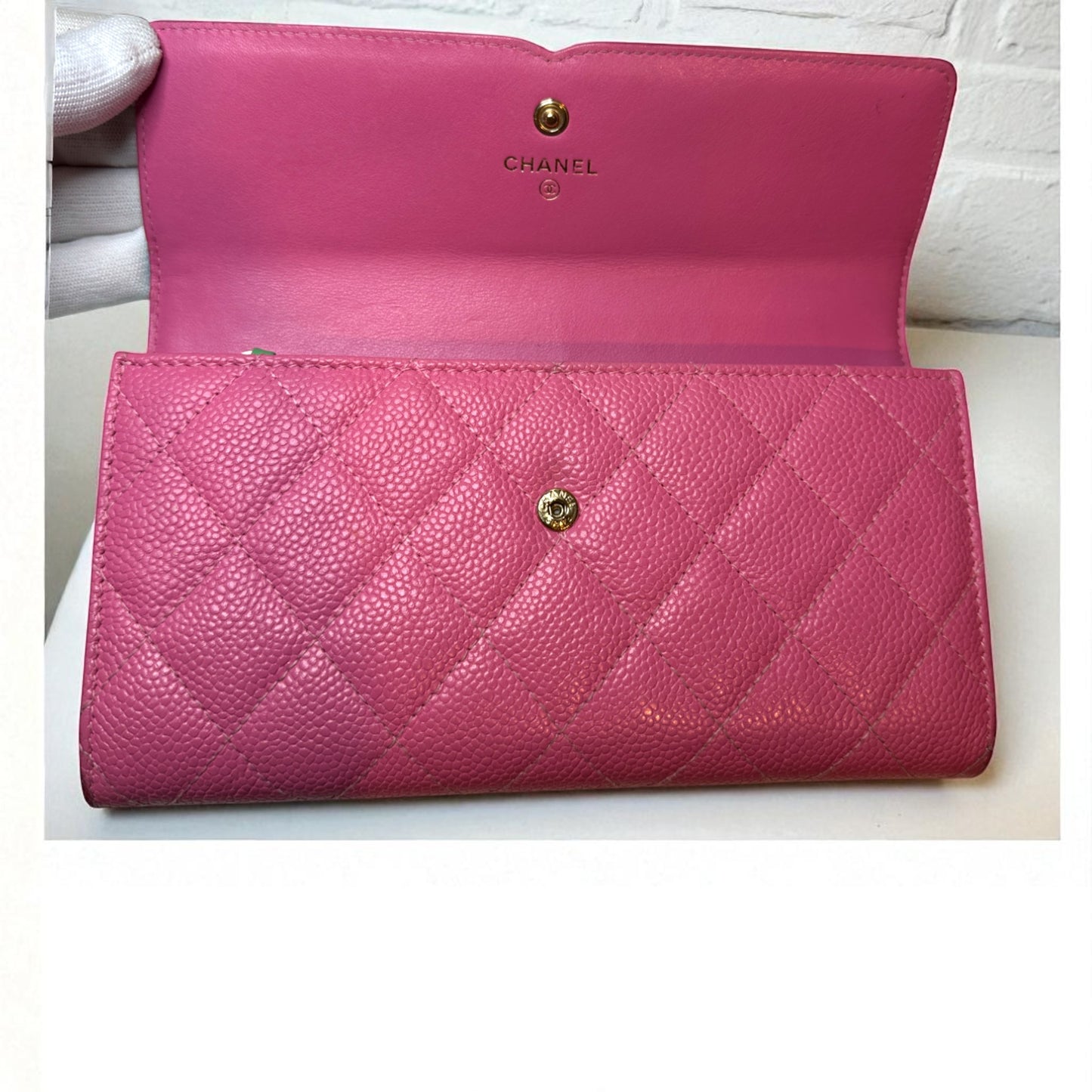 Pre-Owned Chanel Quilted Caviar Filigree Wallet